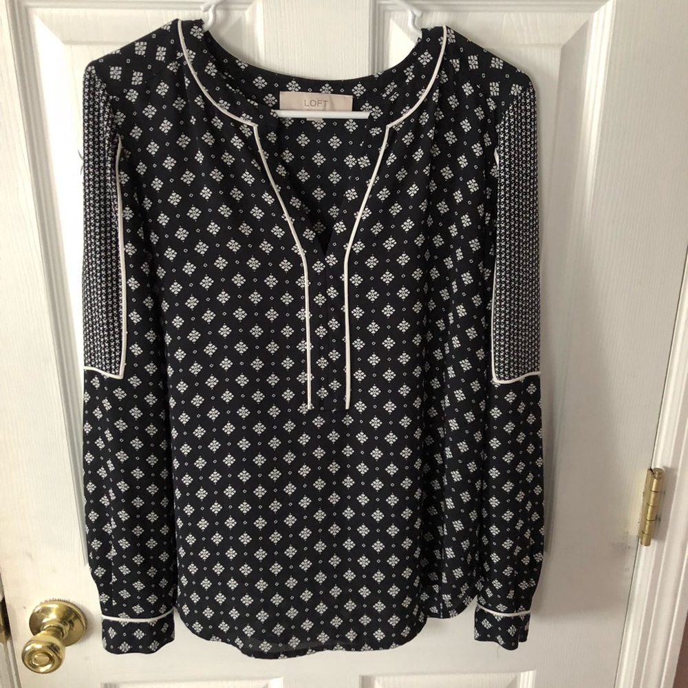 Ann Taylor LOFT: Navy Blue Long Sleeve Blouse